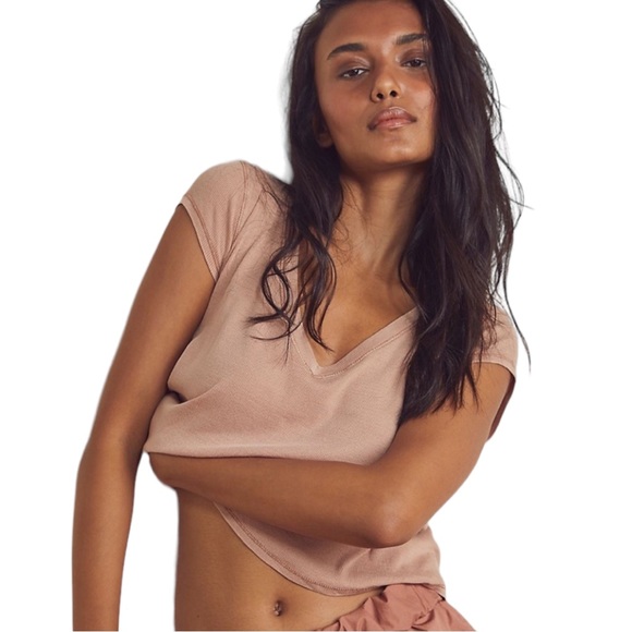 Free People Tops - Free People Top V Easy Ribbed Short Sleeve Tee in Iced Chai Size XS